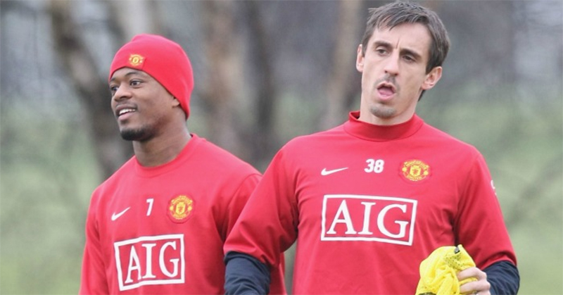 Hậu vệ Patrice Evra và Gary Neville